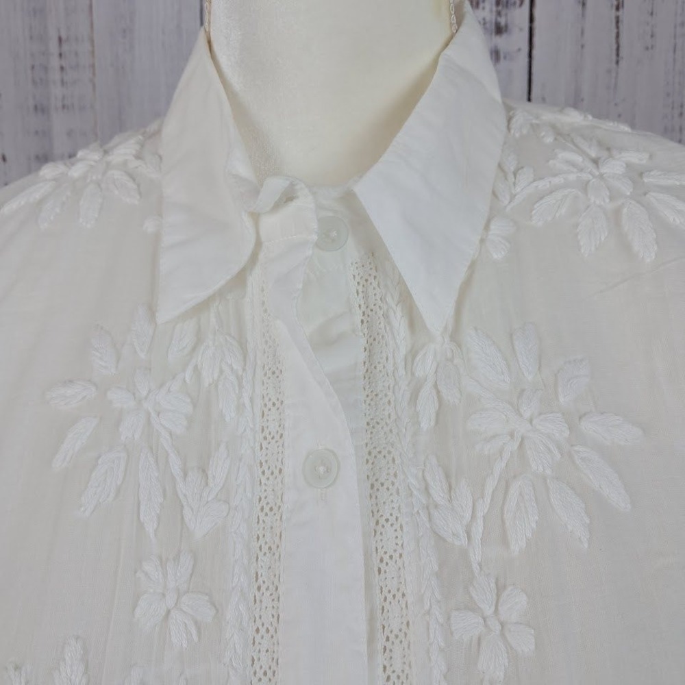 Novica S Chikankari Embroidered White Cotton Button‎ Front Blouse India Boho - Picture 4 of 9